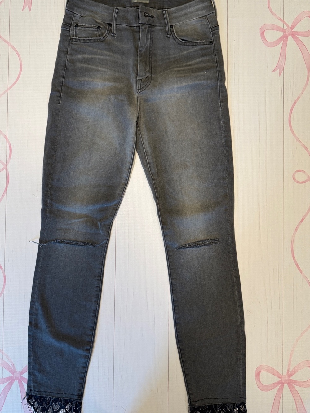 MOTHER Gray Washed Skinny Jeans with Lace Trim size 26 with 26” inseam